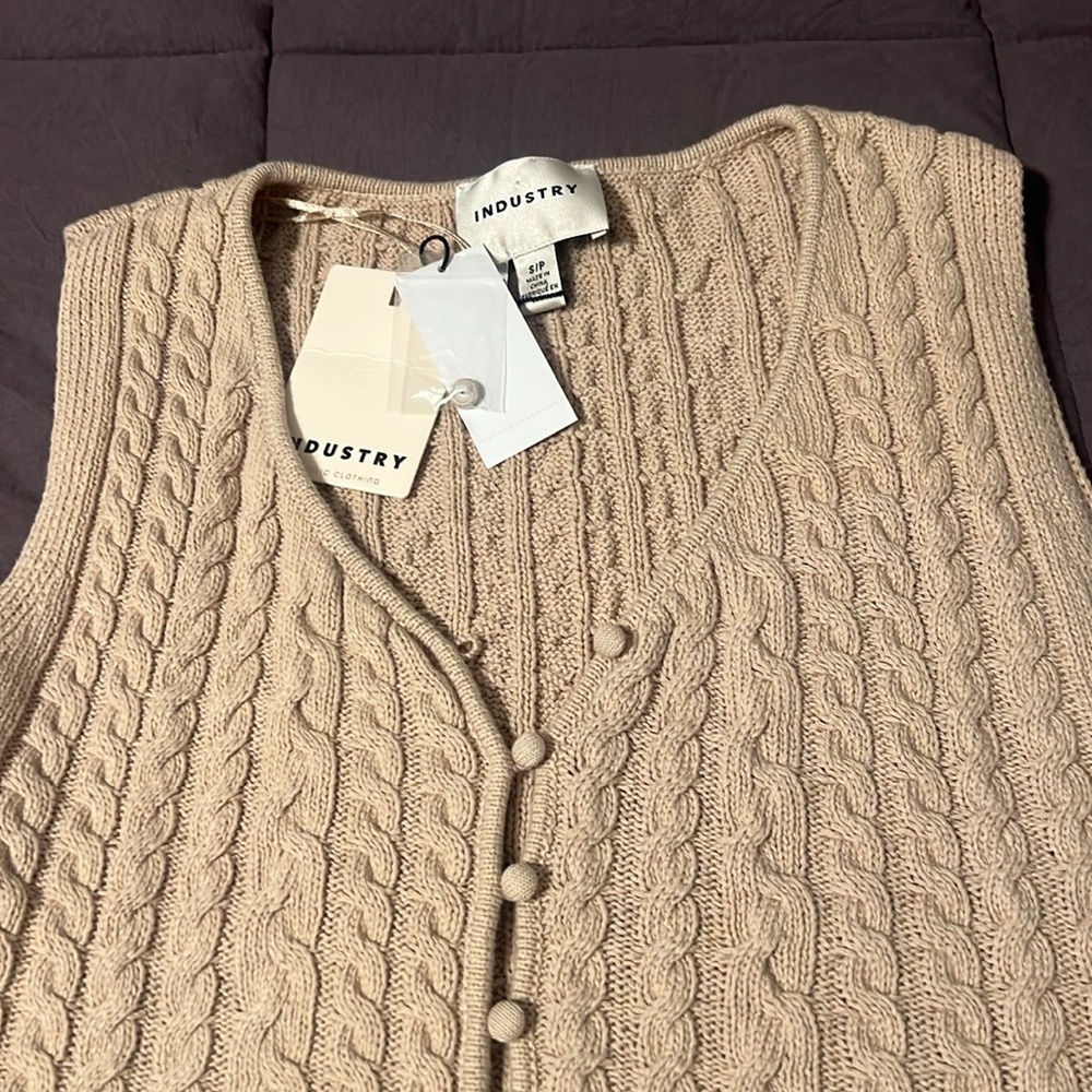 NWT Knit sleeveless top - Picture 2 of 5